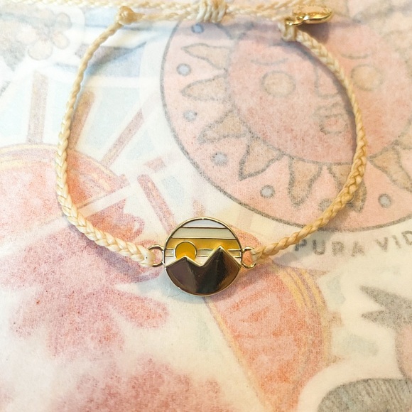 Pura Vida “Twin Peaks” with cream colored bitty braid beacelet - Picture 2 of 4